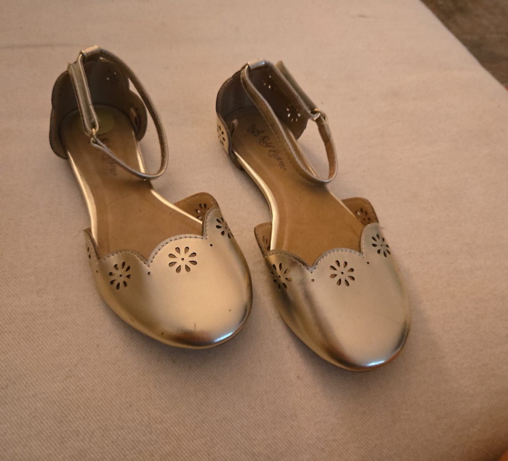 Self Esteem Gold Women's‎ Flats with Cut-Out Design